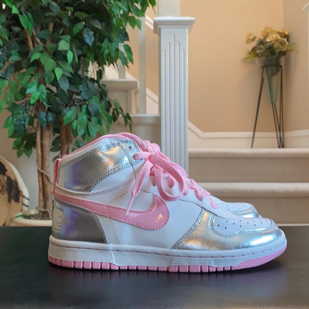 NIKE Pink & Silver Sneakers